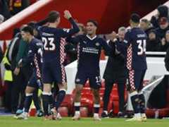 Soccer-PSV Eindhoven stun Liverpool with 4-1 thrashing at Anfield
