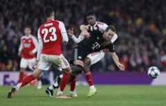 Soccer-No panic, says Kane, as Arsenal inflict first defeat on Bayern