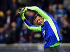 Soccer-Food-loving Szczesny says he broke Barcelona's body-fat record