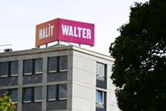 Das neue Mahnmal auf dem Regierungspräsidium Kassel, entworfen von einer Künstlerin, die sich selbst als links verstehen dürfte.