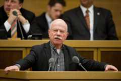 Frankfurter Ex-Kommunalpolitiker Wolfgang Hübner: 2001 zog er mit den „Bürgern für Frankfurt“ ins Stadtparlament ein. (Themenbild)