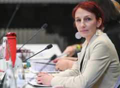 Geraldine Rauch, Präsidentin der Technischen Universität Berlin, nimmt an einer regulären Sitzung des Erweiterten Akademischen Senats teil. Sie soll nach Ansicht des Akademischen Senats der Technischen Universität Berlin bis zum frühen Donnerstagabend selbst entscheiden, ob sie an der Hochschule bleiben will oder nicht. Nach dem Liken umstrittener Posts im Zusammenhang mit dem Gaza-Krieg hatte es viel Kritik an ihr gegeben. TU-Präsidentin Geraldine Rauch: Die AfD legt Dienstaufsichtsbeschwerde ein. Foto: picture alliance/dpa | Jens Kalaene