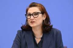 Ferda Ataman bei der Bundespressekonferenz zu den Ergebnissen des Forschungsprojekts 'Antisemitismus in Deutschland - Auswirkungen des 7. Oktober 2023' im Haus der Bundespressekonferenz. Berlin, 30.09.2025