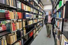 Das Foto zeigt Wolfgang Fenske, Leiter der Bibliothek des Konservatismus.