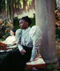 Suzy Bemba as Toinette in Poor Things.