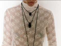 Cord Pendant Necklaces Are the ’90s Jewelry Trend Seen 'Round the Vogue Office