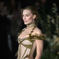 Margot Robbie Wears a Replica of Charlotte Brontë’s Mourning Bracelet to the Wuthering Heights London Premiere