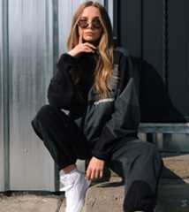 Woman wearing streewear