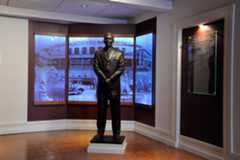 buck o'neil statue
