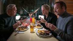 Und wer nimmt den Hund? – Bild: ZDF und ARD Degeto/​Boris Laewen.