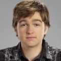 Angus T. Jones – Bild: CBS