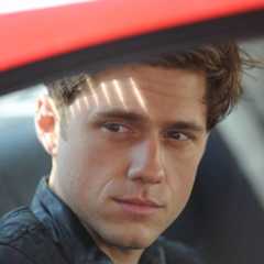 Aaron Tveit – Bild: Puls 8