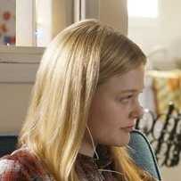 Emily Alyn Lind – Bild: Warner Brothers Lizenzbild frei