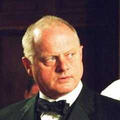 Robert Pugh – Bild: BBC 2004