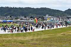 駅に向かう来場者 - 松島基地 復興感謝イベント 2016（帰投～退場編）