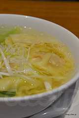 海老・豚肉入りワンタン麺 - 鼎泰豊で小籠包
