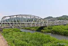 全景 - 米軍機の弾痕が残る文化財「平山橋」