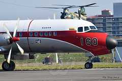 YS-11FC（12-1160）と CH-47（47-4490） - 飛行点検機 YS-11FC の雄姿（入間基地航空祭 2018）