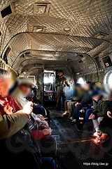 機内で着席 - CH-47J の体験搭乗に初当選（第47回木更津航空祭）