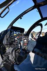 OH-6D コックピット 横から - 退役間近の OH-6D （第47回木更津航空祭）