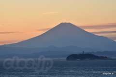 富士山と江ノ島の夕暮れ - 逗子からの富士山と江ノ島