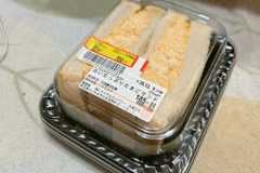 トライアルの白いたっぷり玉子サンドと限界までクリームつめちゃいましたカスタードシュー