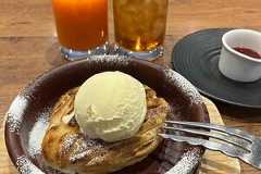 ＜オリーブの丘＞「焼きたて林檎パイ ～選べるソース～」と「グリルランチ」と♪