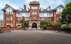 Holiday Inn Farnborough By Ihg Exterior photo
