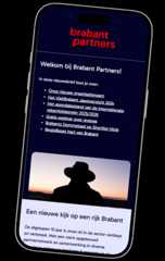 Nieuwsbrief op smartphone met titel ‘Welkom bij Brabant Partners’ en onderwerpen over toerisme en recreatie in Brabant.