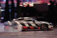 La Mercedes-AMG GT Coupé 4 porte si vede in anteprima con Brad Pitt