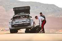WRC Saudi Arabia: Evans suffers puncture as victory battle heats ups 