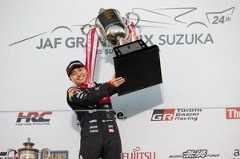 世界の頂点を目指して突き進んで行く……岩佐歩夢、スーパーフォーミュラ2年目で王座獲得「今後は”日本一”を活かせるように」