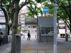 東京メトロ王子駅 5番出口とエレベーター口