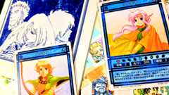 「幻想水滸伝」のオリジナルゲームサントラのライナーノーツ、カードストーリーズのキャラクターカード、てらこちさんが作られたグッズのシールの写真