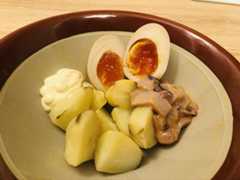 じゃがいも＋マヨネーズ＋味玉＋いか塩辛のポテサラ