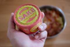 ベーコンを炒めるのが面倒なら鮭缶を使えばよし。これもすごくおいしい