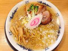 東京・十条の人気ラーメン店「流。（ル）」のアブラ煮干そば