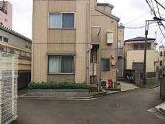 JR埼京線・十条駅南口から北に伸びる道を2分ほど歩いた場所