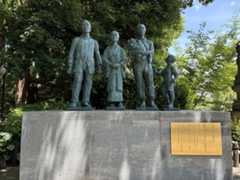 靖国神社 出征を見送る家族の像