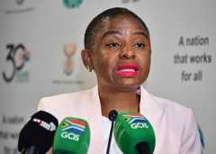 Minister: ‘Plaasmoorde gepleeg deur mense bekend aan boere, soos familielede’