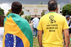 Família Bolsonaro sai de cena e o jogo muda