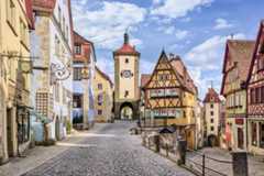 Plonlein street with city gates, Rothenburg ob der Tauber, Bavaria, Germany