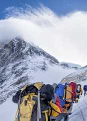 Nepal, Solo Khumbu, Everest, Sagamartha National Park, Roped team ascending, wearing oxigen masks
