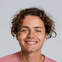 Steven, a smiling person with curly hair, testimonial.