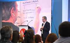 Julián Gallo comparte en su charla 'Comunicación Política Digital'. l Roberto Amaya