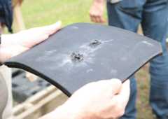 Ballistics of small arms: CCG seminar in Vienna Beschusstest beim CCG Ballistik-Seminar in Wien. ©Militär Aktuell/Bendl