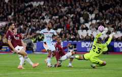 Igor Thiago of Brentford scores his team&#039;s first goal during the Premier League match between West Ham United and Brentford at London Stadium on October 20, 2025 in London, England