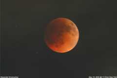 A closeup of the eclipsed moon on May 15, 2022, as photographed by Alexander Krivenyshev.