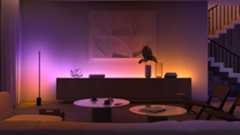 En stue med lys i flere farger