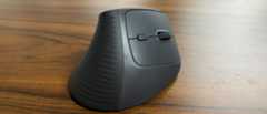 The Ugreen Vertical Ergonomic Mouse main buttons and rear grip
